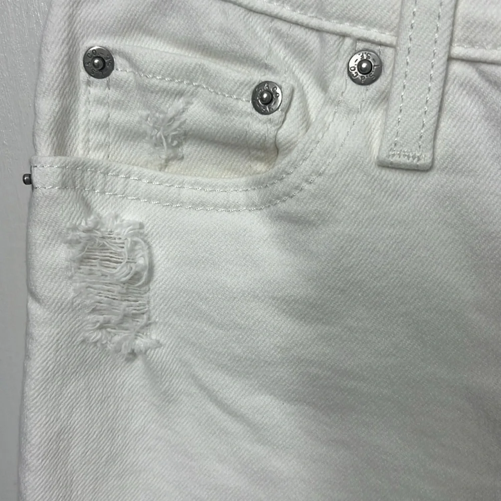 62. Levi distressed Mid Length white Jean shorts,Sz 26, cuffed bottoms, EUC - Picture 4 of 11